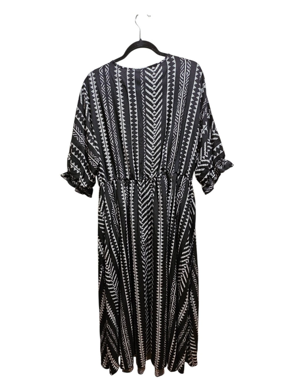 Black & White V-Neck Boho Maxi Dress - Picture 4 of 8